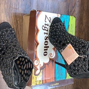 Heel booties , open toe.